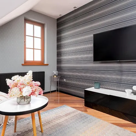 Z Garazem 5 Colours Centrum *