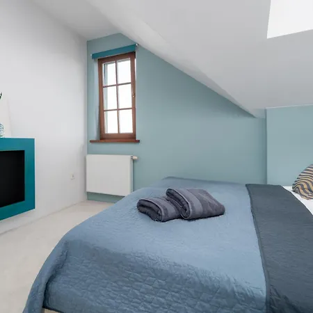 Z Garazem 5 Colours Centrum