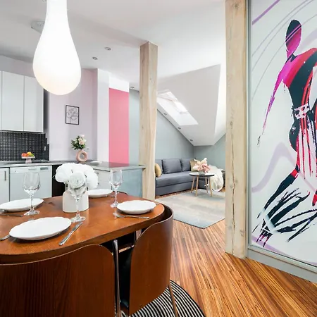 Z Garazem 5 Colours Centrum * يلينيا غورا